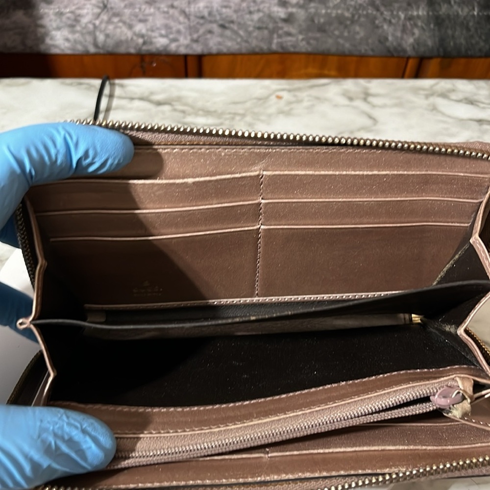 GUCCI PATENT LEATHER DEEP RED ZIP LONG WALLET. - Picture 15 of 17